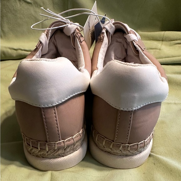 Universal Threads Shaelyn Sneakers - Picture 3 of 6